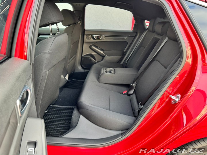 Honda Civic 2.0e:HEV Elegance SKLADEM 2026