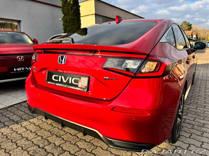 Honda Civic 2.0e:HEV Elegance SKLADEM 2026