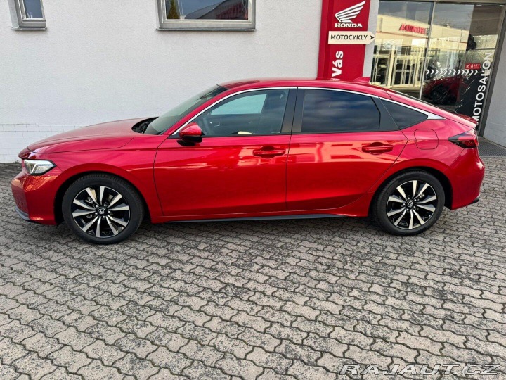 Honda Civic 2.0e:HEV Elegance SKLADEM 2026