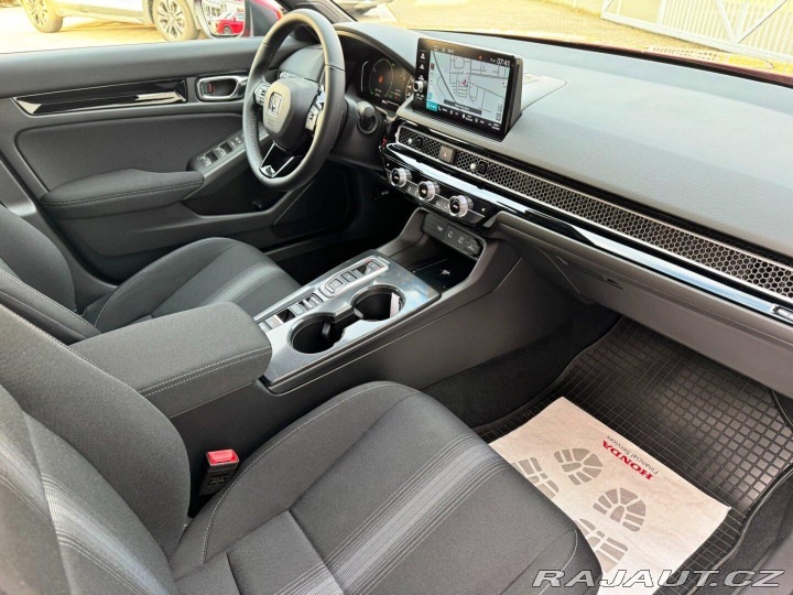 Honda Civic 2.0e:HEV Elegance SKLADEM 2026