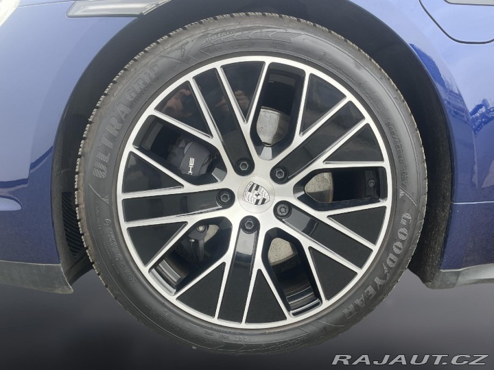 Porsche Taycan Sport Turismo 2025