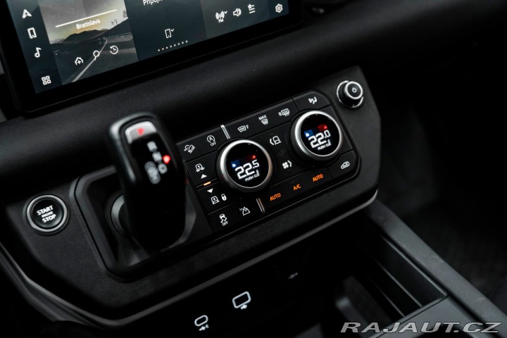 Land Rover Defender  2022