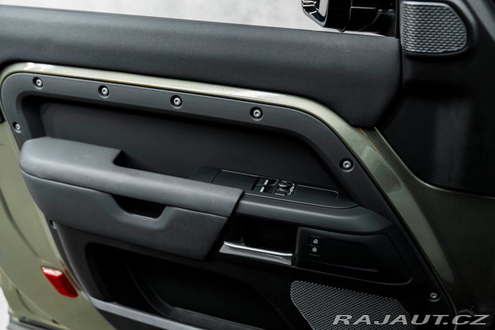 Land Rover Defender  2022