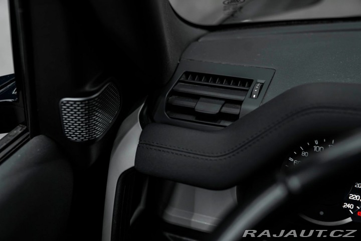 Land Rover Defender  2022