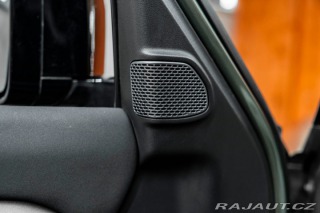 Land Rover Defender  2022