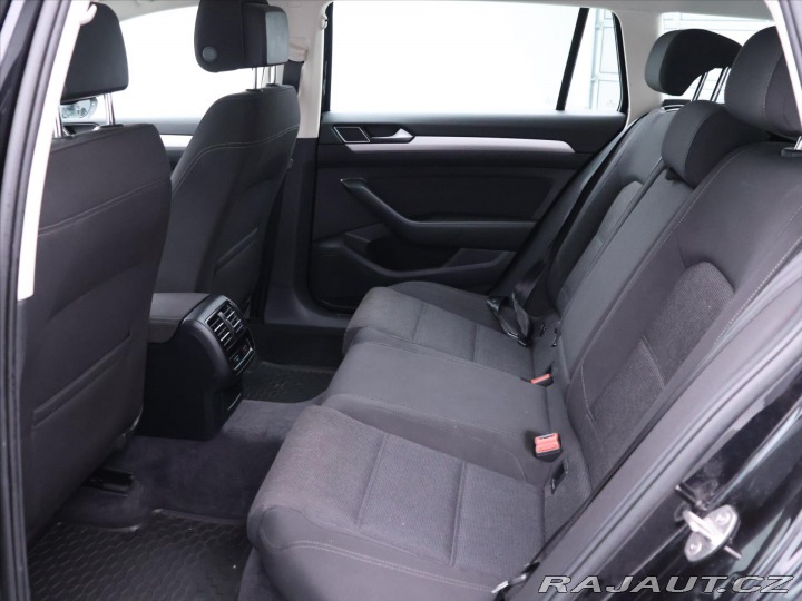 Volkswagen Passat 1,6 TDI Highline NAVI LED 2018