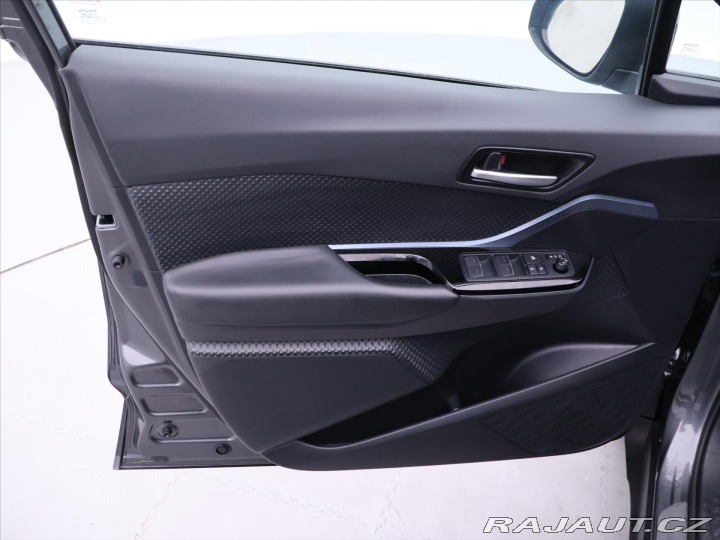 Toyota C-HR 2,0 E-CVT 112kW Executive 2020