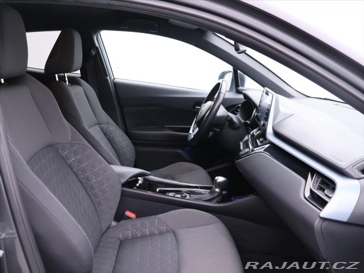 Toyota C-HR 2,0 E-CVT 112kW Executive 2020