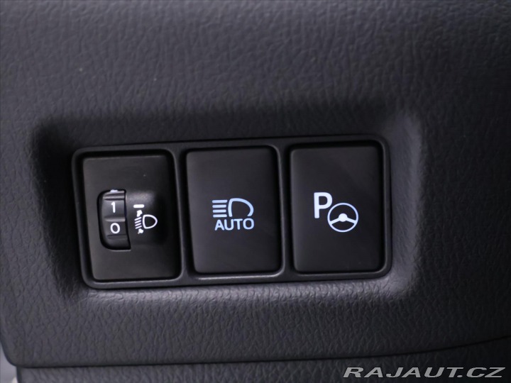 Toyota C-HR 2,0 E-CVT 112kW Executive 2020