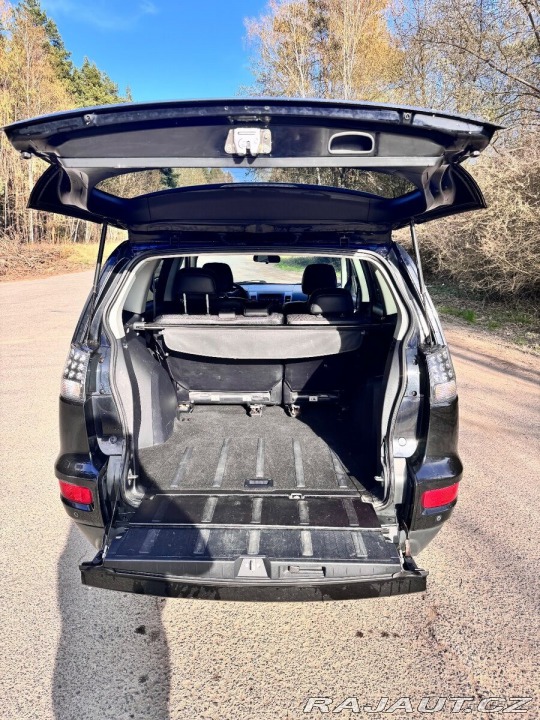 Mitsubishi Outlander  2011