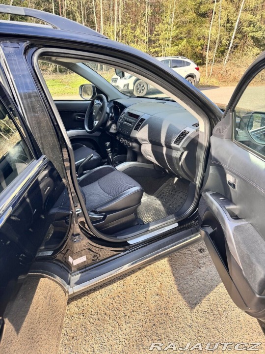 Mitsubishi Outlander  2011