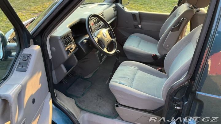 Volkswagen California 2,5   Generation 111kW r. 2000