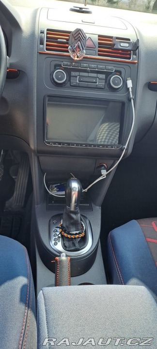 Volkswagen Touran 1,6   tdi dsg 2011