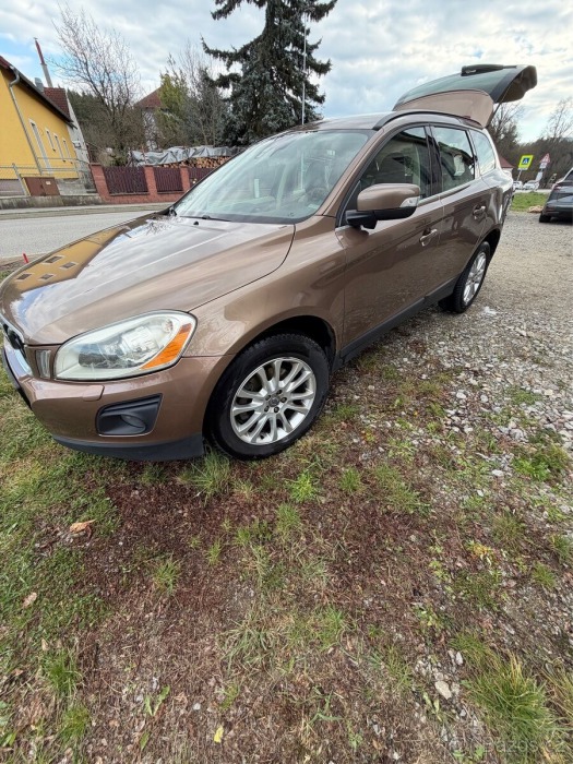 Volvo XC60 2,4   AWD, 120 kW, manuál