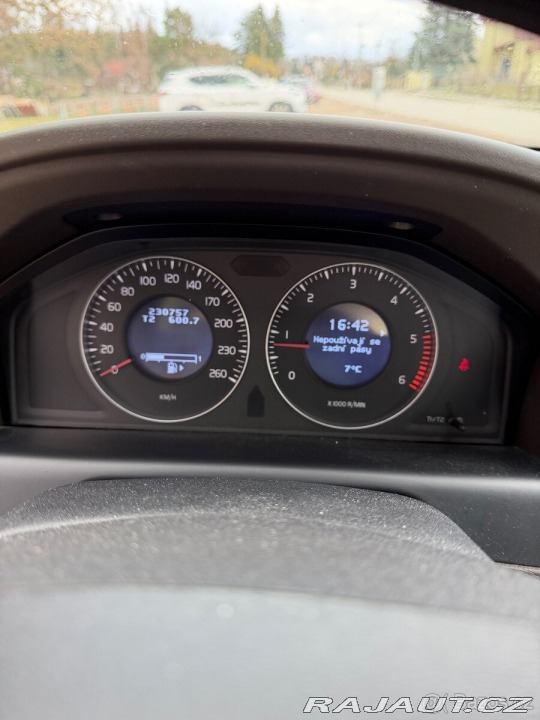 Volvo XC60 2,4   AWD, 120 kW, manuál 2009