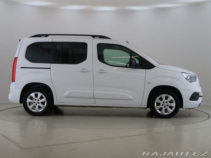 Opel Combo 1.5CDTI,96kW,CZ,DPH,Tažné 2022