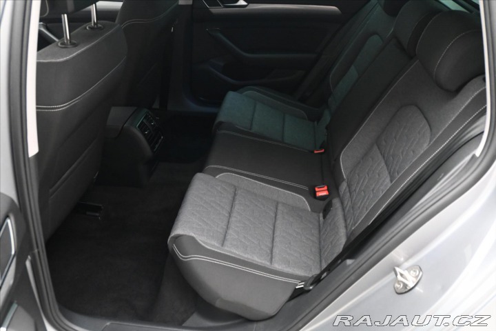 Volkswagen Passat 2,0 TDI 110kW DSG Busines 2023