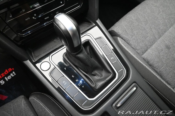 Volkswagen Passat 2,0 TDI 110kW DSG Busines 2023