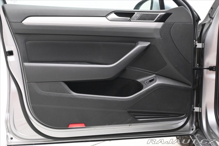 Volkswagen Passat 2,0 TDI 110kW DSG Busines 2023