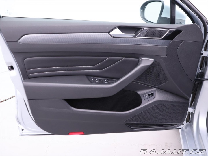 Volkswagen Passat 2,0 TDI 110kW DSG R-line 2022