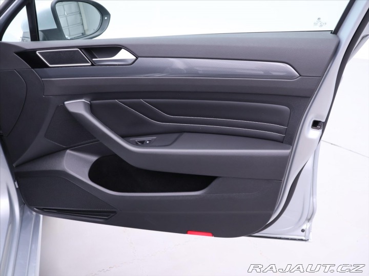 Volkswagen Passat 2,0 TDI 110kW DSG R-line 2022