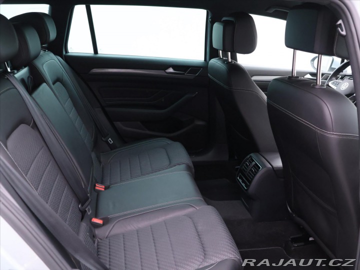 Volkswagen Passat 2,0 TDI 110kW DSG R-line 2022