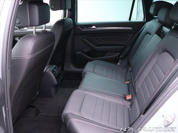 Volkswagen Passat 2,0 TDI 110kW DSG R-line 2022