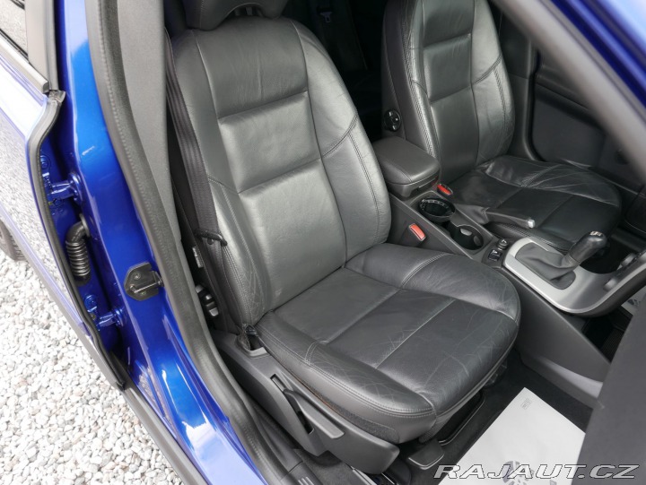 Volvo V50 2,5 T5 162kW REZERVACE 2005