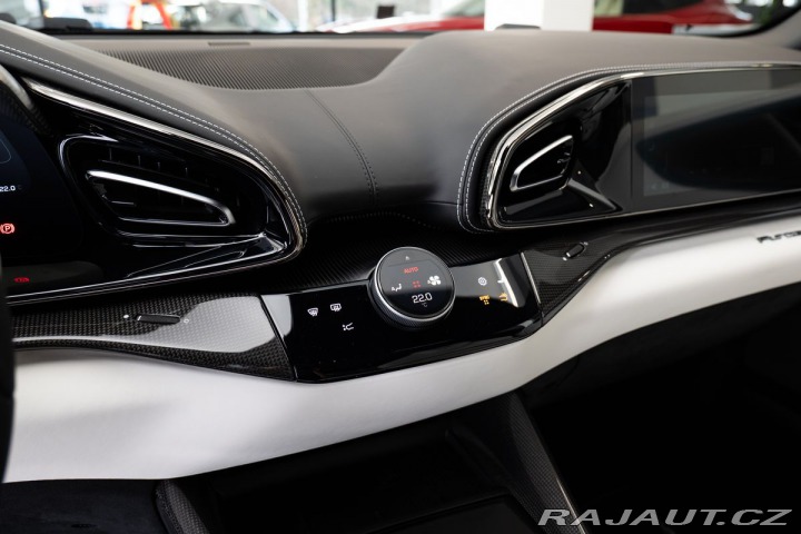 Ferrari Purosangue Pano/LIFT/Masáž/Ventilace 2026