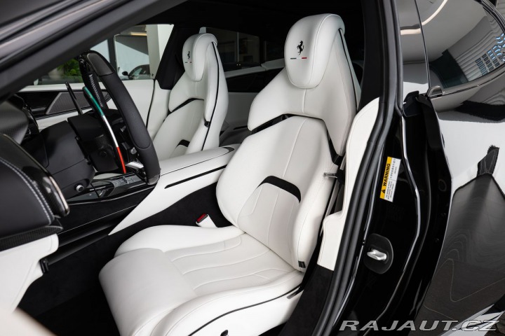 Ferrari Purosangue Pano/LIFT/Masáž/Ventilace 2026