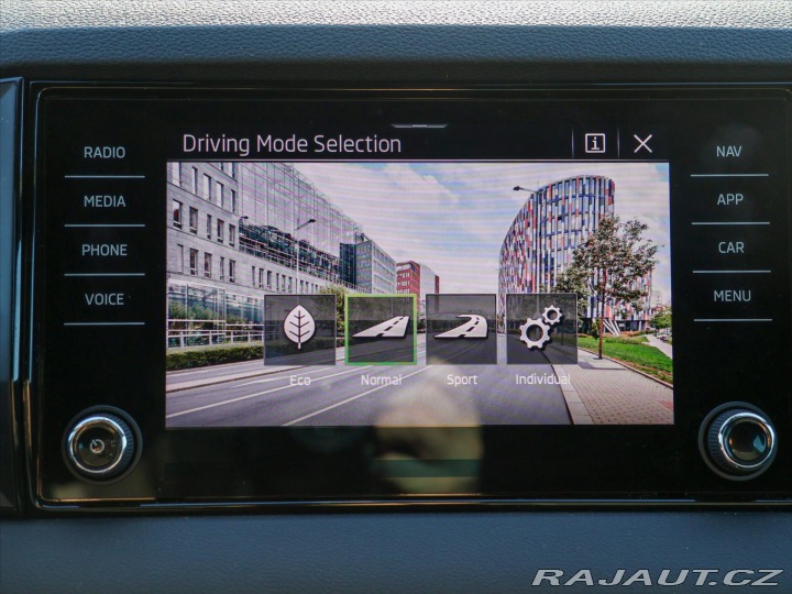 Škoda Karoq 1,5 TSi Sportline DSG 1.M 2025