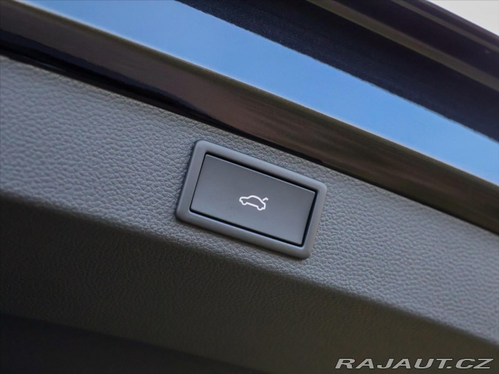 Škoda Karoq 2,0 TDI 4x4 DSG Sportline 2025