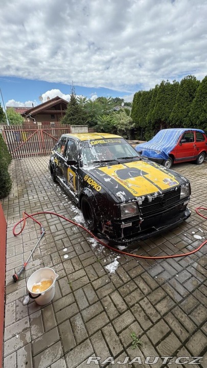 Opel Kadett Závodní auto 1800