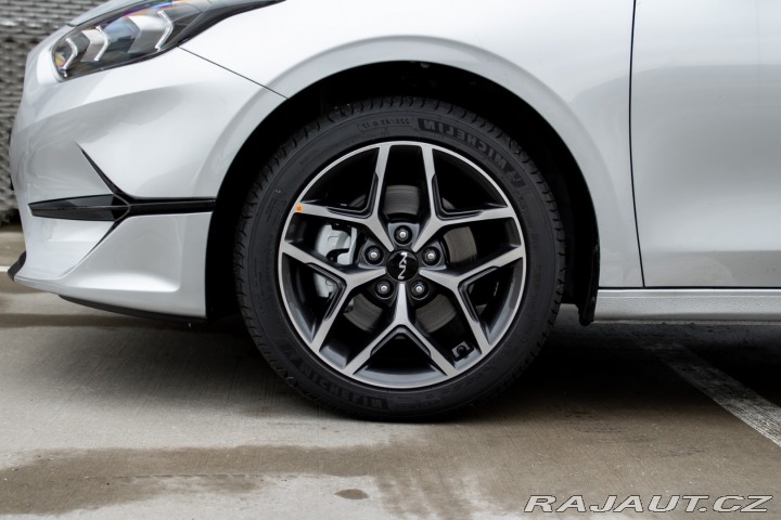 Kia Ostatní modely Ceed SW  Ceed SW 1.5 T-GDi/ GOLD 2025