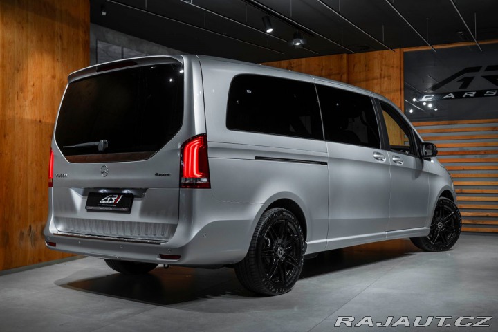 Mercedes-Benz V  2022