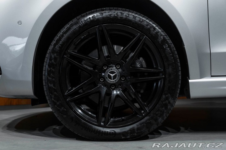 Mercedes-Benz V  2022