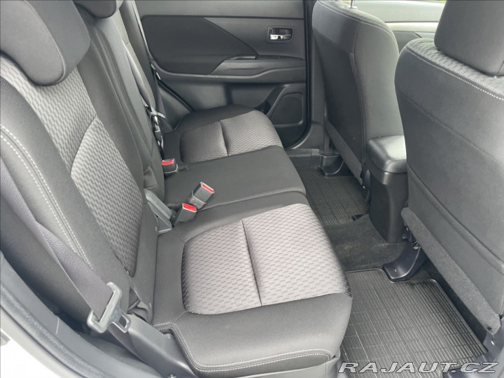 Mitsubishi Outlander 2,3 DI-D 110kW 4WD Tažné 2015