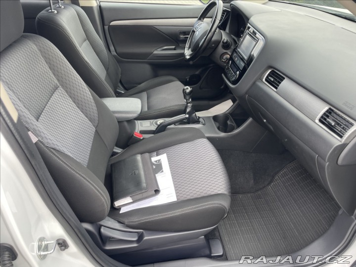 Mitsubishi Outlander 2,3 DI-D 110kW 4WD Tažné 2015