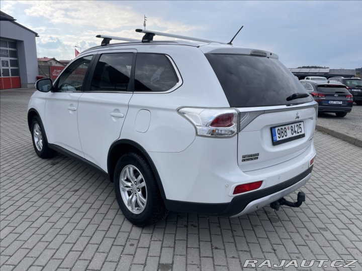 Mitsubishi Outlander 2,3 DI-D 110kW 4WD Tažné 2015