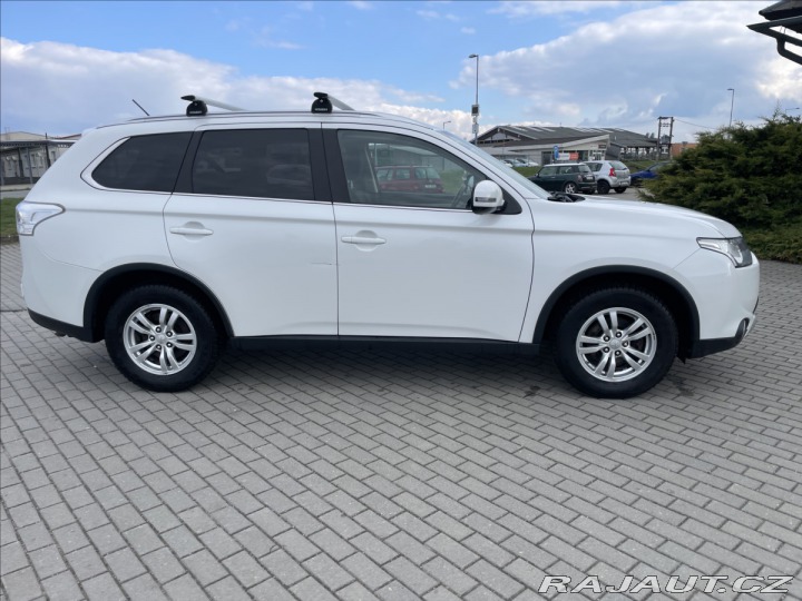 Mitsubishi Outlander 2,3 DI-D 110kW 4WD Tažné 2015