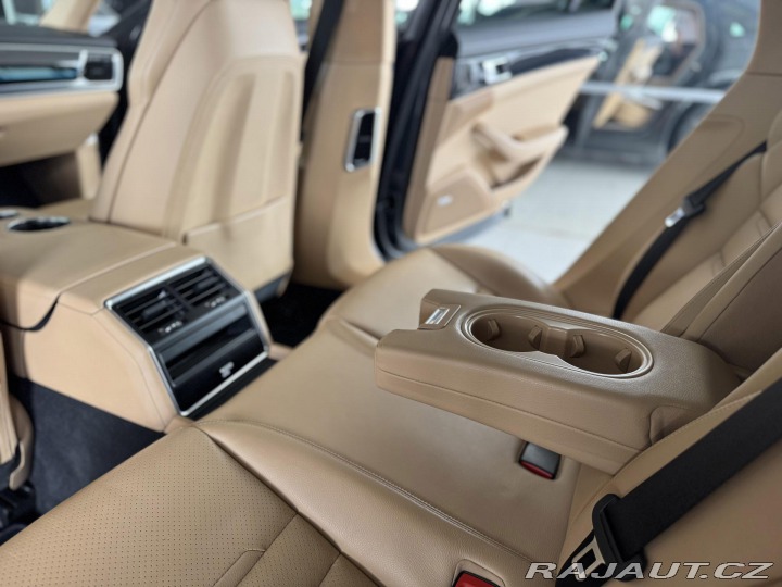 Porsche Panamera 4 E-Hybrid*Dověry*REZERVA 2018