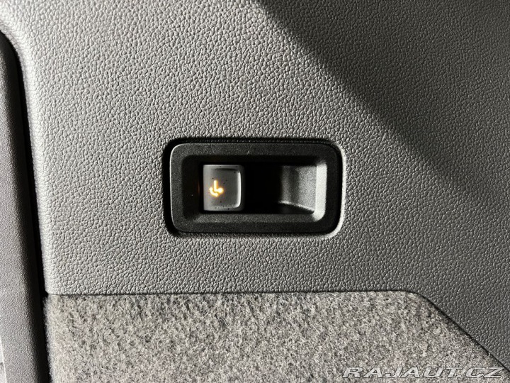 Volkswagen Multivan 2.0TDI DSG LIFE, PANO, IQ 2023