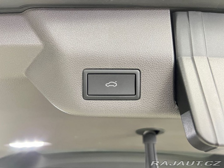 Volkswagen Multivan 2.0TDI DSG LIFE, PANO, IQ 2023
