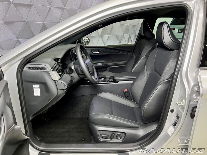 Toyota Camry 2.5 HYBRID e-CVT PRESTIGE 2025