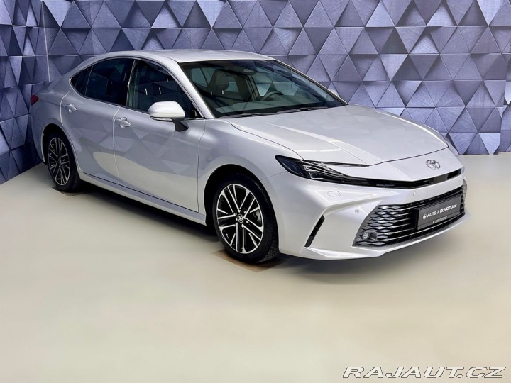 Toyota Camry 2.5 HYBRID e-CVT PRESTIGE 2025