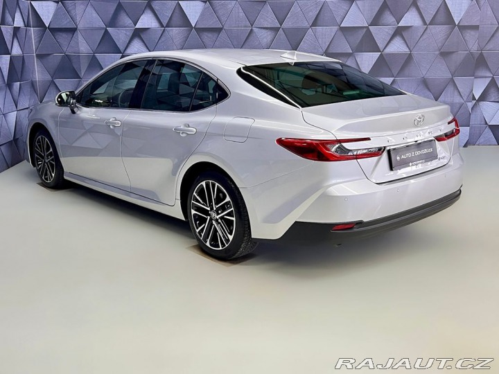 Toyota Camry 2.5 HYBRID e-CVT PRESTIGE 2025