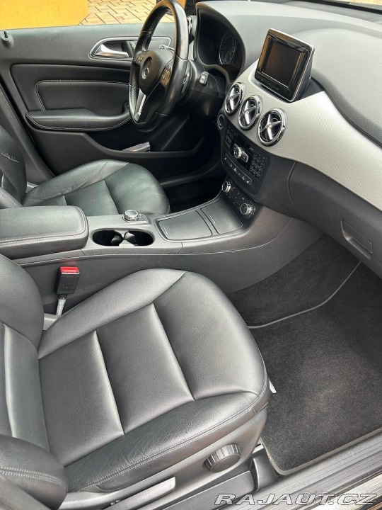 Mercedes-Benz B B180 benzin 2013
