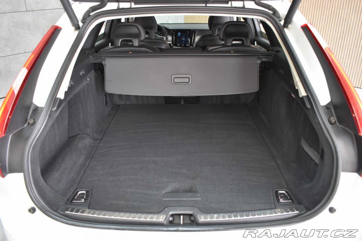 Volvo V90 D4 140kW REZERVACE 2017