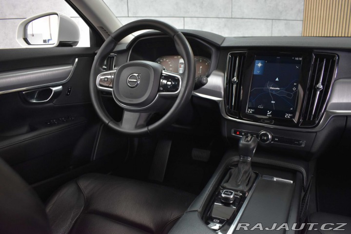 Volvo V90 D4 140kW REZERVACE 2017