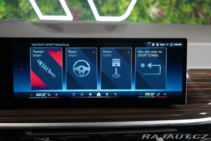 BMW X7 M60i*PANO*HUD*TAŽNÉ*H/K*3 2024